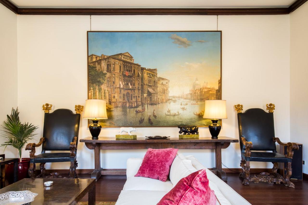 Palazzo Berardi: Renaissance Downtown Luxury * Rom