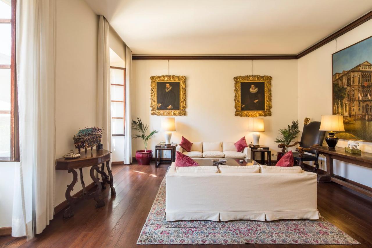Palazzo Berardi: Renaissance Downtown Luxury Feriehus Rom
